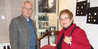 Wolfgang Hasibether und Barbara Distel in der Gedenkstätte.